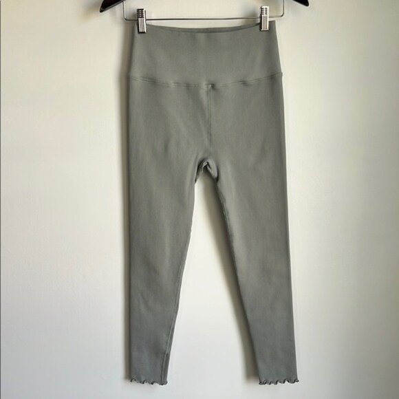 Spiritual Gangster Love Sculpt Seamless 7/8 Ruffle Legging - M/L - Picture 2 of 12